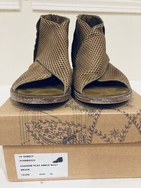 Free People Shadow Play BRUCK Open Toe Ankle Booties Taupe Women’s US 7.5 New